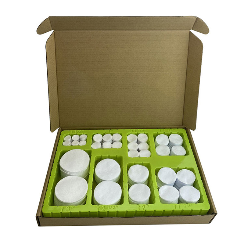 Universaalne valge puuvillase riidega ruudukujuline relvade puhastusplaastrid blisterkarp